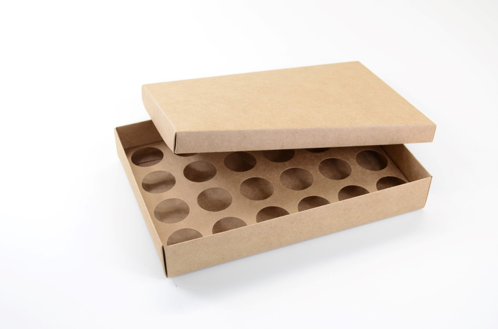 Ref 049 Kraft - Caixa p/ 24 Brigadeiro Gourmet Nº4 - c/ tampa papel - 25x17x4 cm